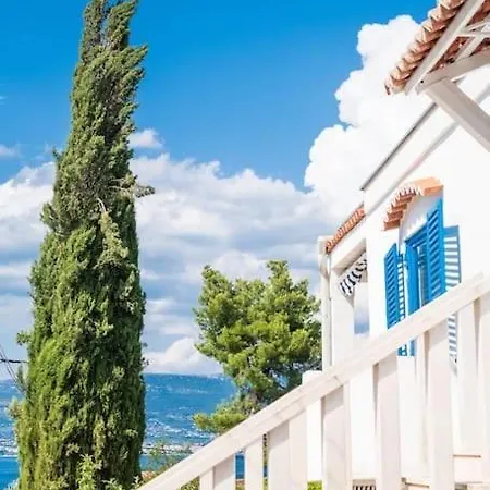 Mediterranean Oasis Semesterbostad