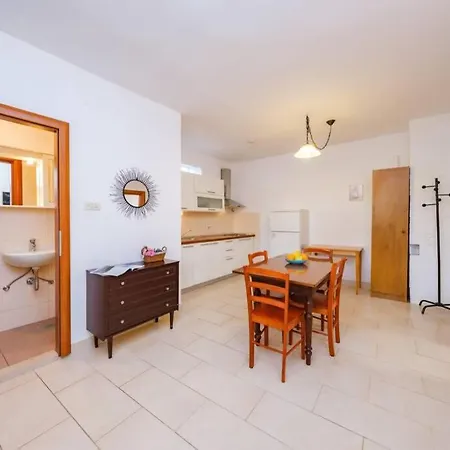 Mediterranean Oasis Semesterbostad